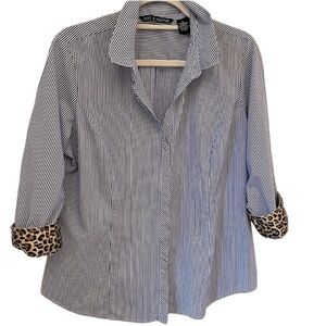 ZAC & RACHEL Button Down blouse w/ Animal Print Accents Size XL